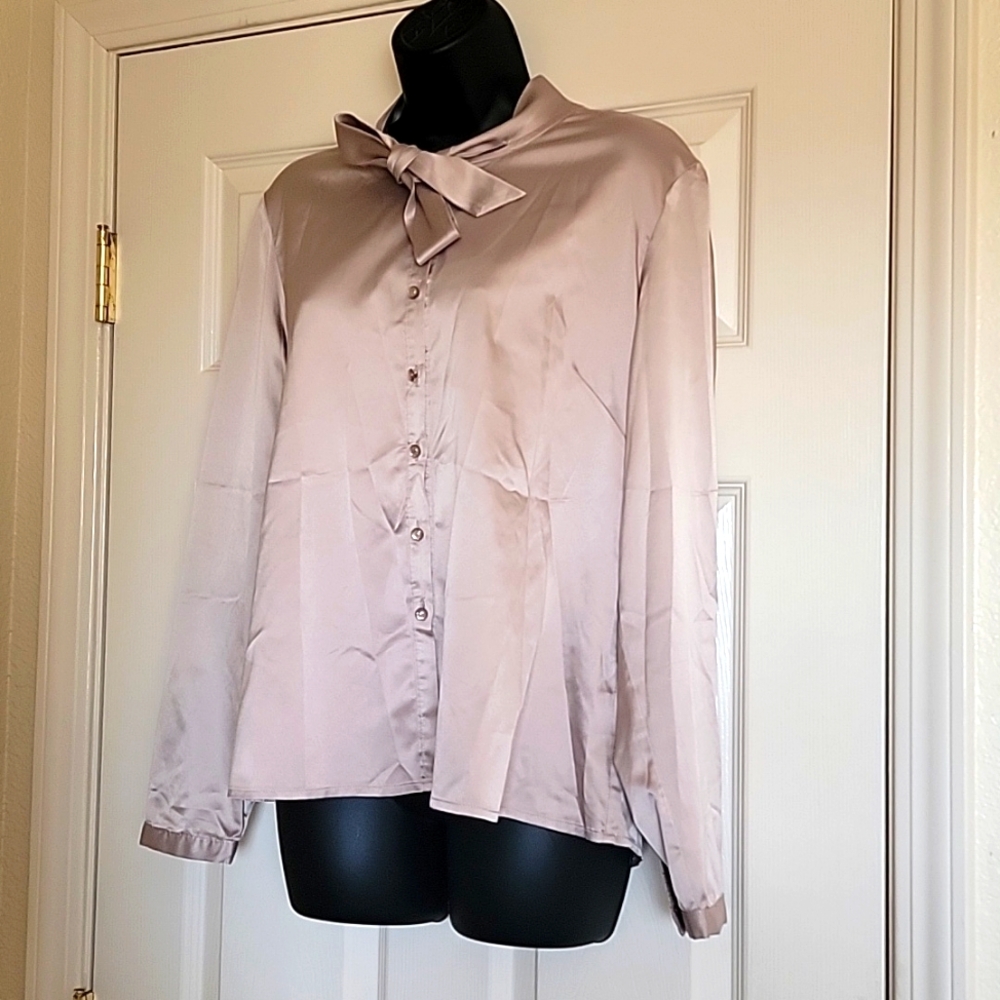 Suzuya dark gold blouse with a collar you can tie size XL but seems to run small